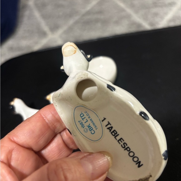 Three nesting cow measuring spoons marked 1987 CBQ LTD - Picture 7 of 8